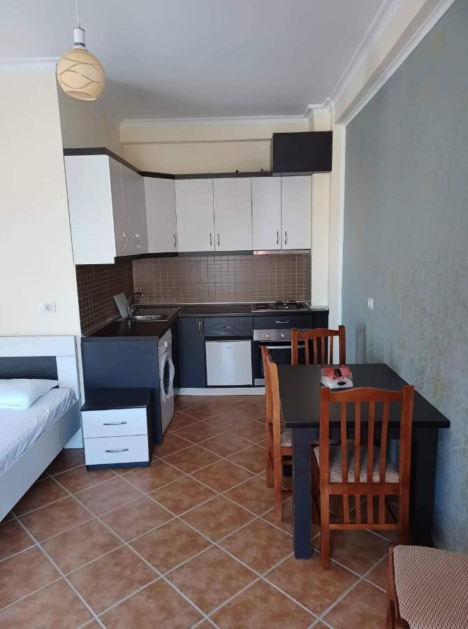 Ari Apartaments Vlore Bagian luar foto