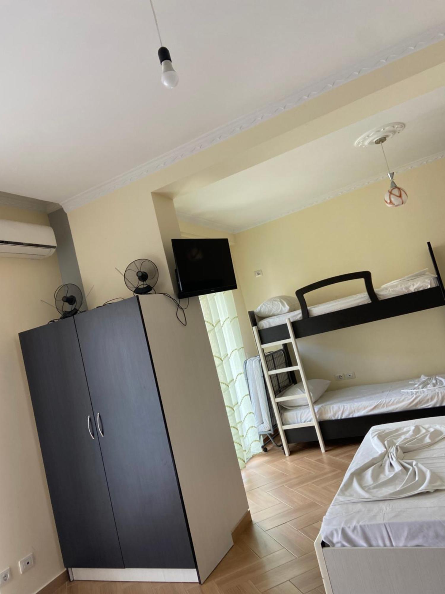 Ari Apartaments Vlore Bagian luar foto