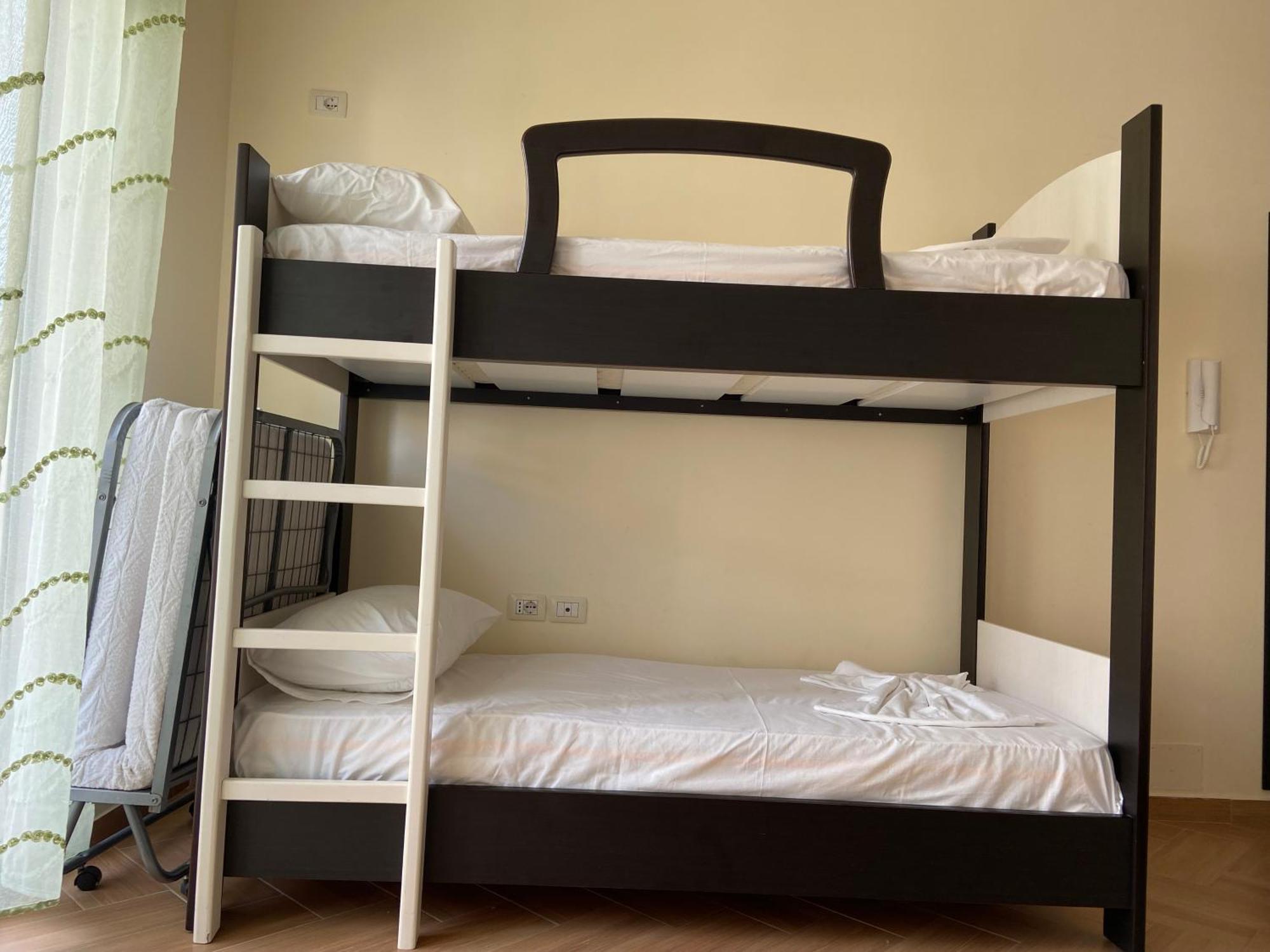 Ari Apartaments Vlore Bagian luar foto