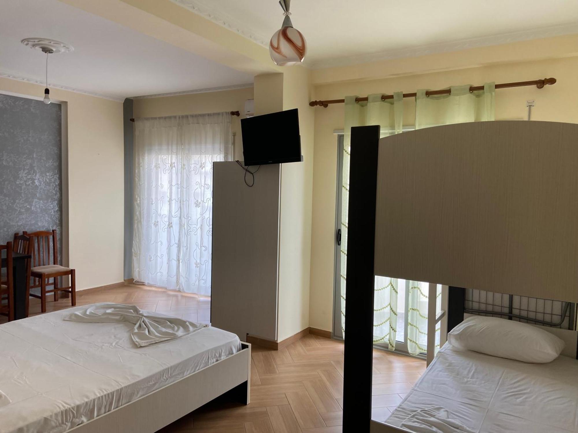 Ari Apartaments Vlore Bagian luar foto